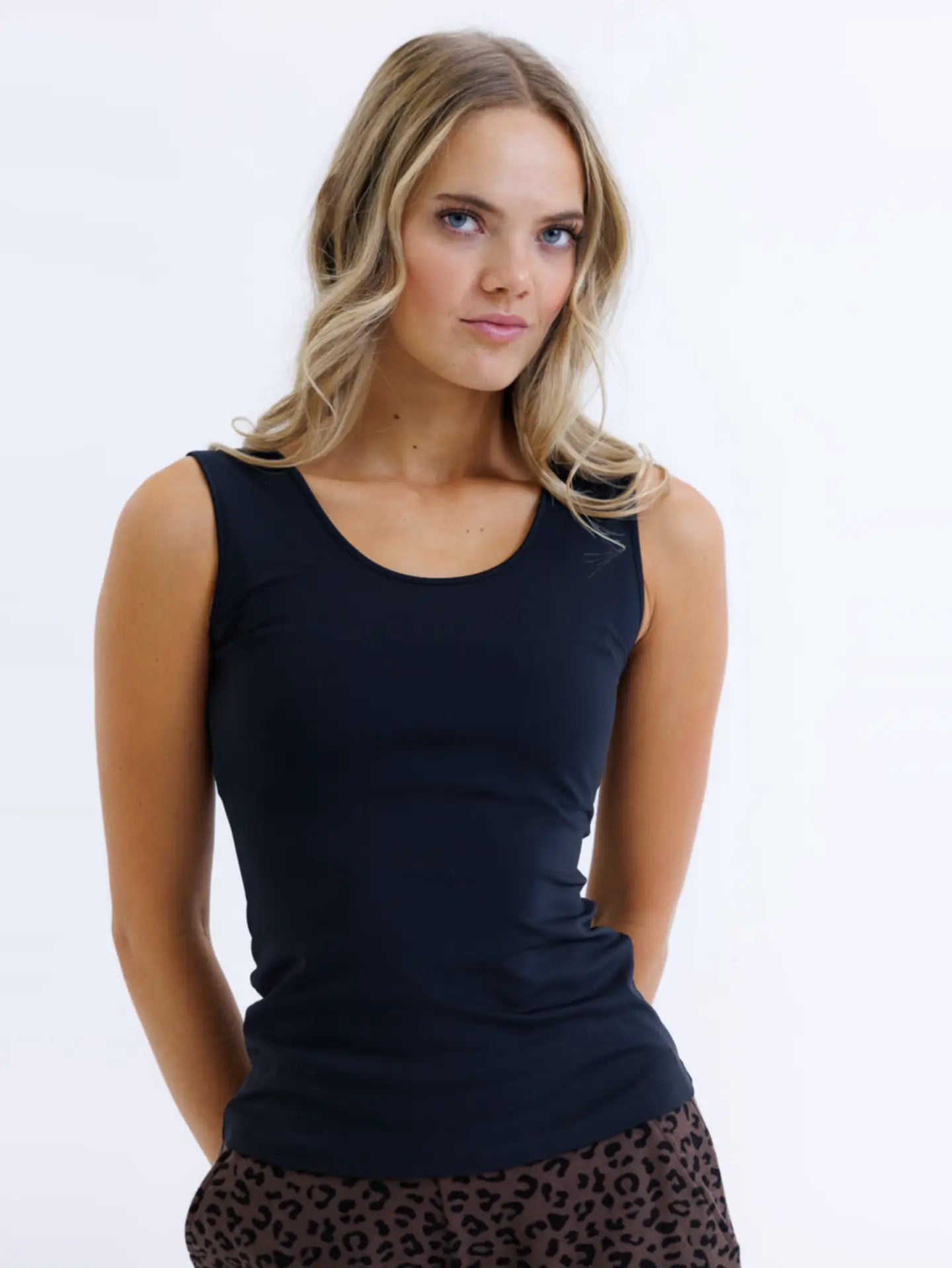 Smoothing contour layering tank top in black and nude stretch fabric