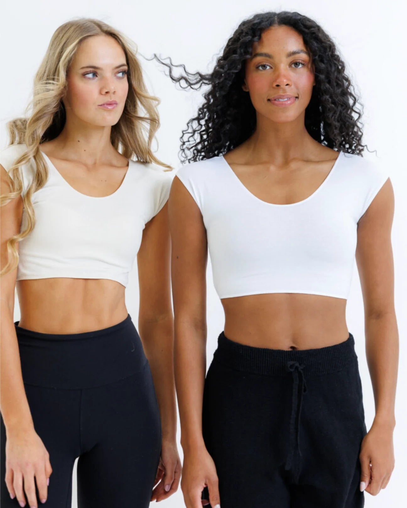 Cropped scoop-neck cap-sleeve tee with smooth stretch fabric
