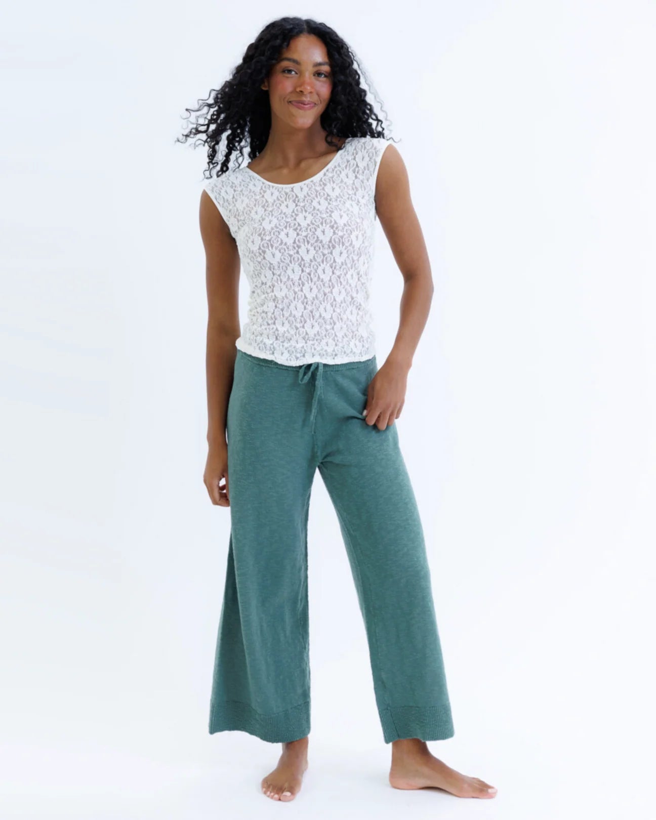 White lace scoop-neck cap-sleeve tee with a fitted silhouette