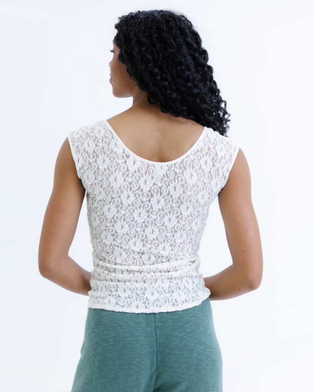 White lace scoop-neck cap-sleeve tee with a fitted silhouette
