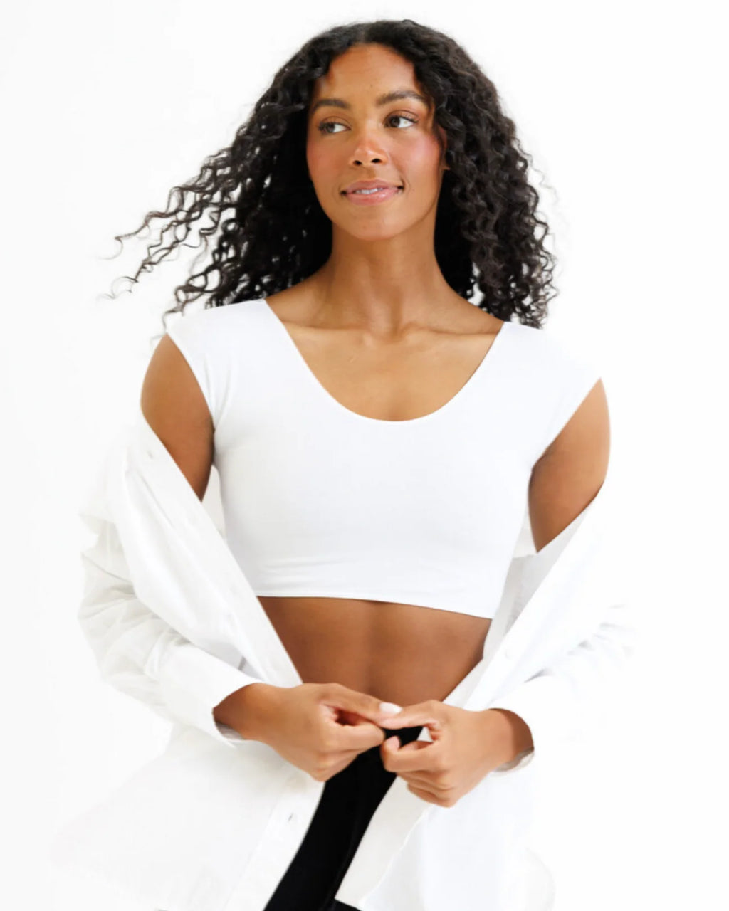 Cropped scoop-neck cap-sleeve tee with smooth stretch fabric