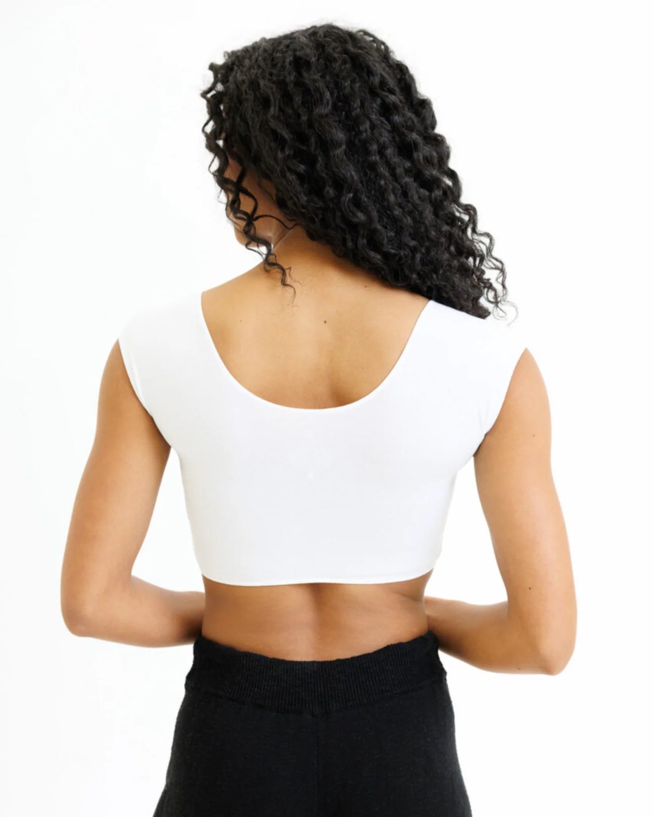 Cropped scoop-neck cap-sleeve tee with smooth stretch fabric