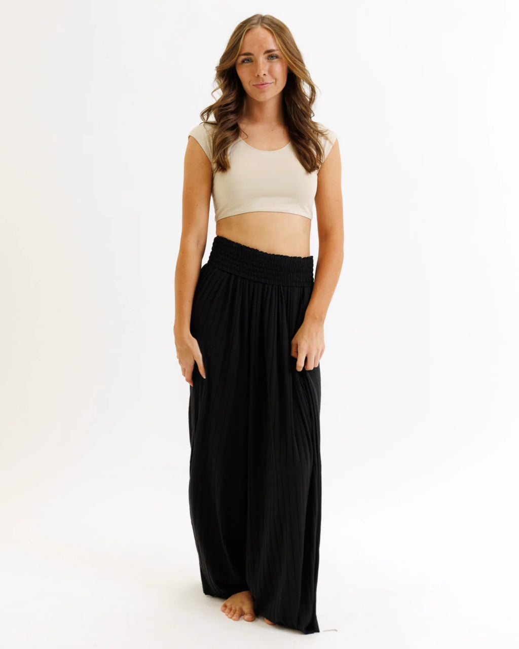 Cropped scoop-neck cap-sleeve tee with smooth stretch fabric