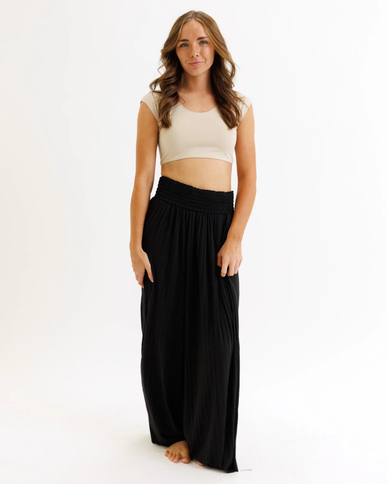 Cropped scoop-neck cap-sleeve tee with smooth stretch fabric