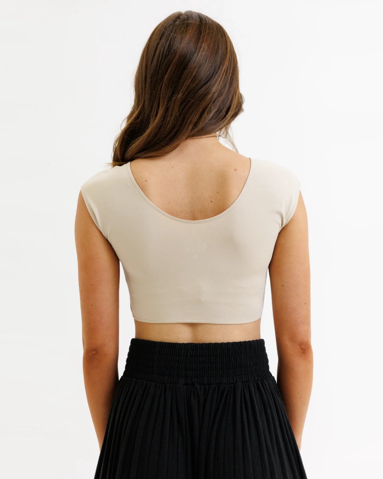 Cropped scoop-neck cap-sleeve tee with smooth stretch fabric